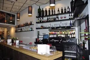 19 Tapas y 500 Vinos