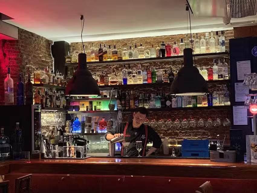 47 cocktail bar