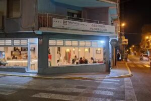 7678 caf&eacute;/ Restaurante /Fusion comida mediterr&aacute;nea con latina