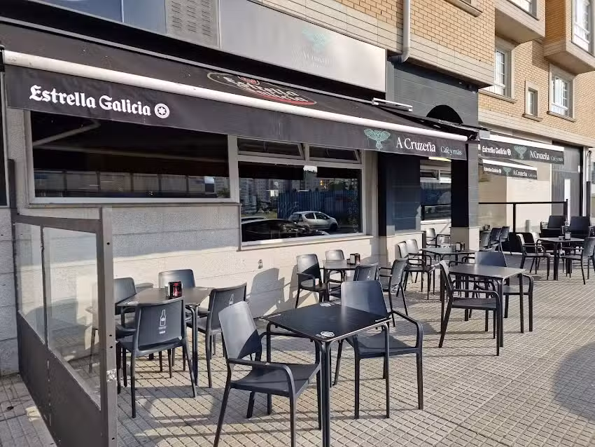 A CRUZE&Ntilde;A CAF&Eacute; & M&Aacute;S