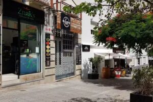 A las 12! Vinos, tapas & m&aacute;s