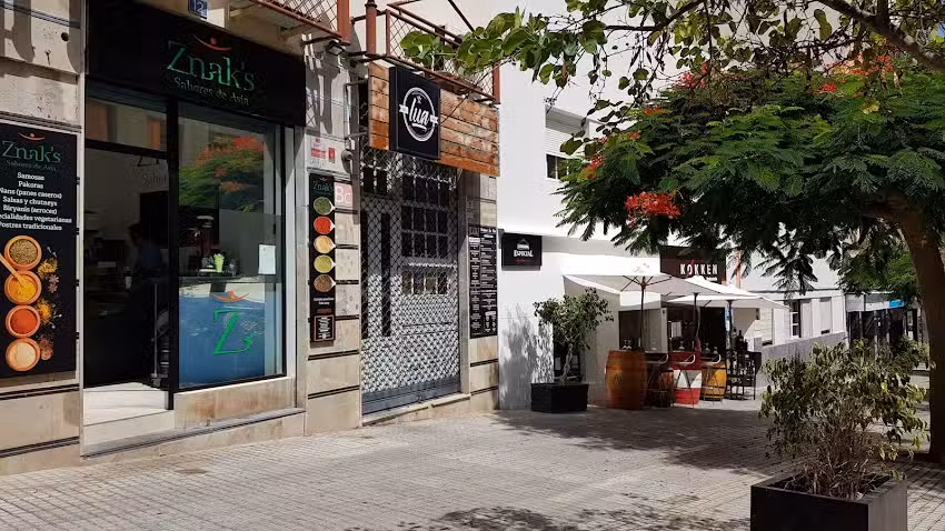 A las 12! Vinos, tapas & m&aacute;s