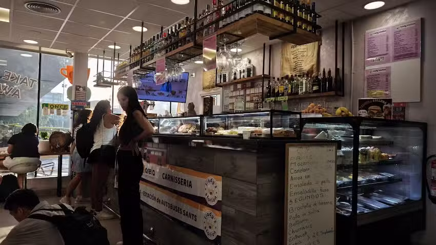 A Vaqui&ntilde;a Marela &ndash; Trady&rsquo;s Station Cafeter&iacute;a, Bar y Supermercado