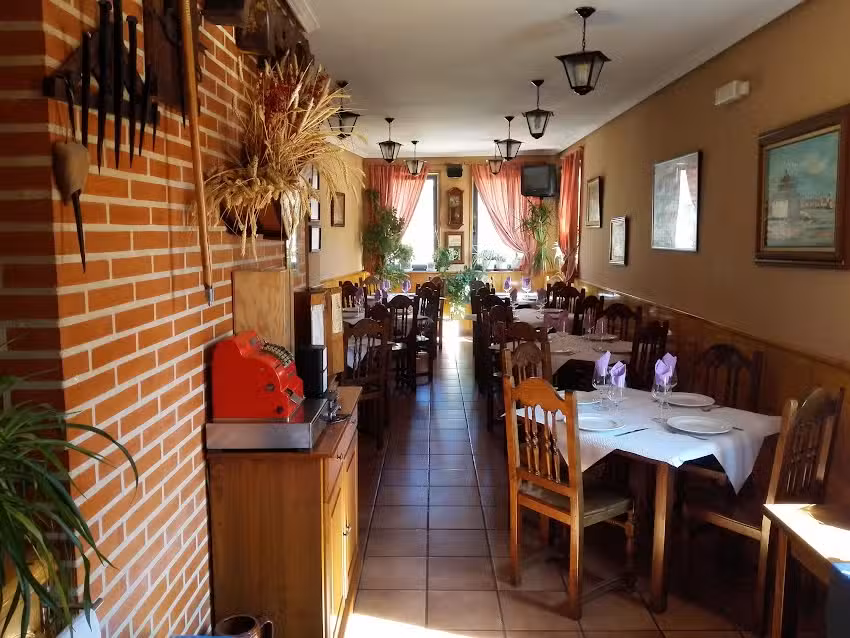 Abeto Rojo Bar-Restaurant