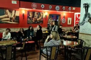 &Aacute;GORA caf&eacute; & pub & karaoke