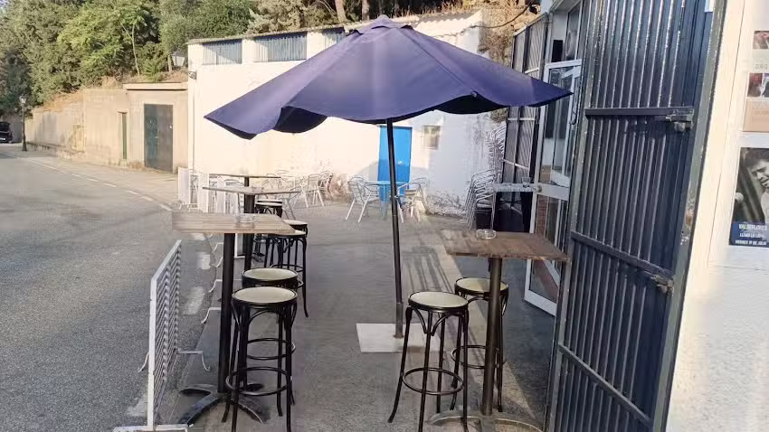 Al Muniat Caf&eacute; Bar