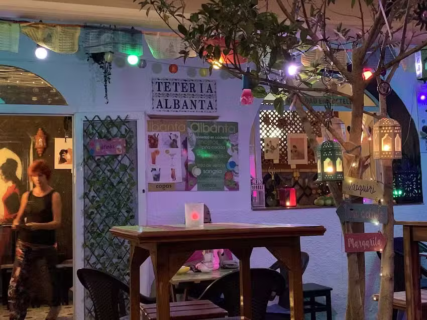 Albanta teter&iacute;a c&oacute;ctel bar