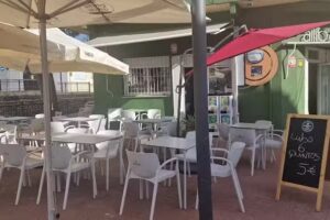 All&iacute; baix bar el raco de omaira