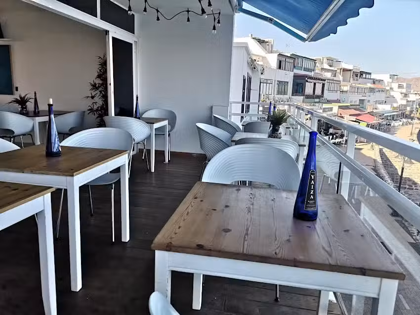 Altamarea Coffee & Wine bar