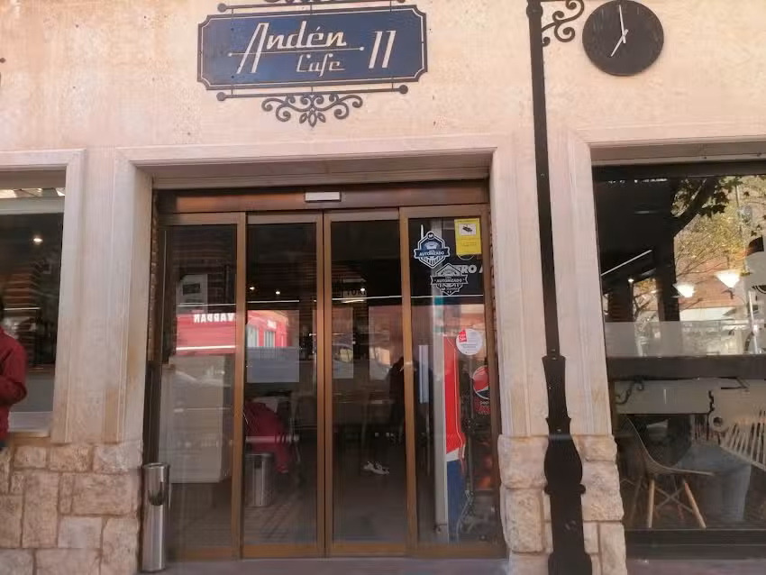 And&eacute;n 11 caf&eacute;