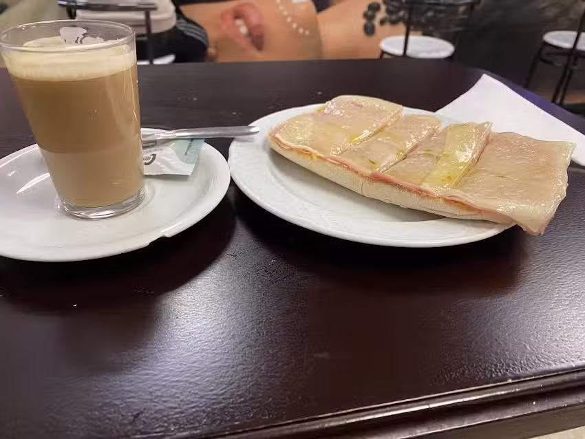 Antol&iacute;n Bar