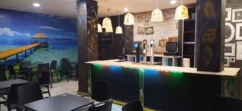 Apple Cyber Caf&eacute;