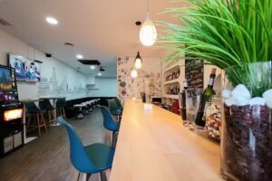 AQUI TO’ MADRID Lounge & Bar