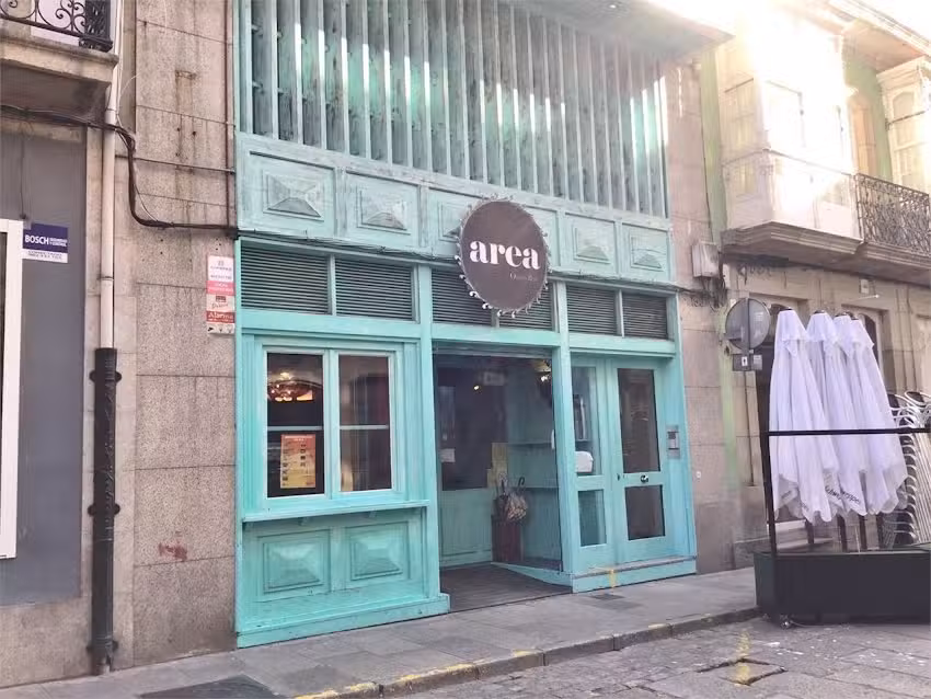 Area Oasis Bar