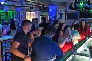 Aura copas linares pub