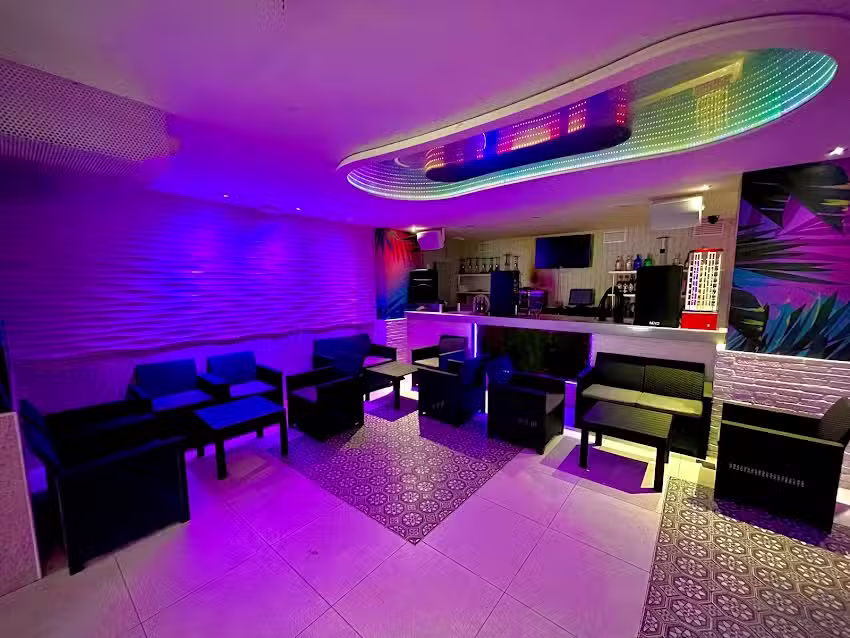 AWACATE TROPICAL PUB