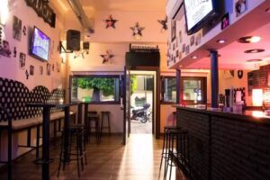 Azabache Karaoke Bar