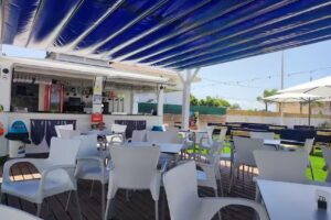 B and Q &ndash; Beach bar