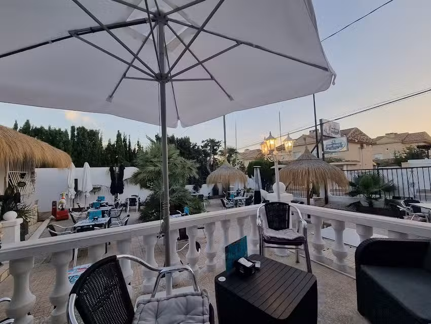 Baby Shark Family Pub