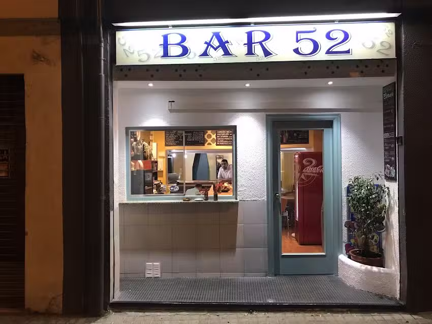 Bar 52