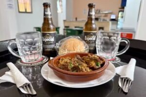 Bar AA VV nido cuervo