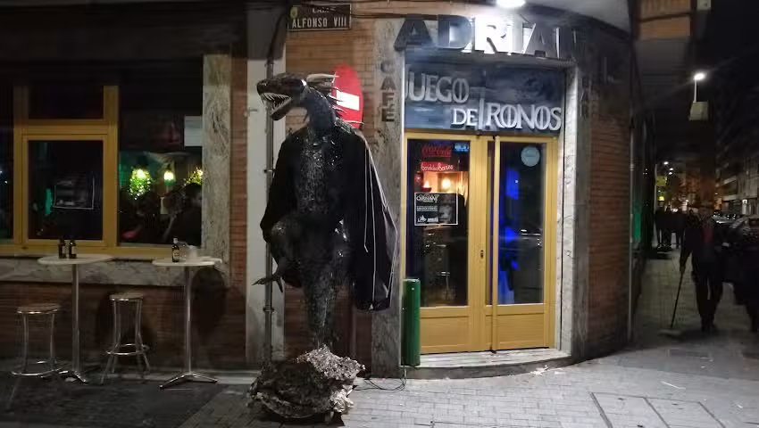 Bar Adri&aacute;n