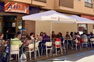 Bar AH&Iacute; LO PONE!.