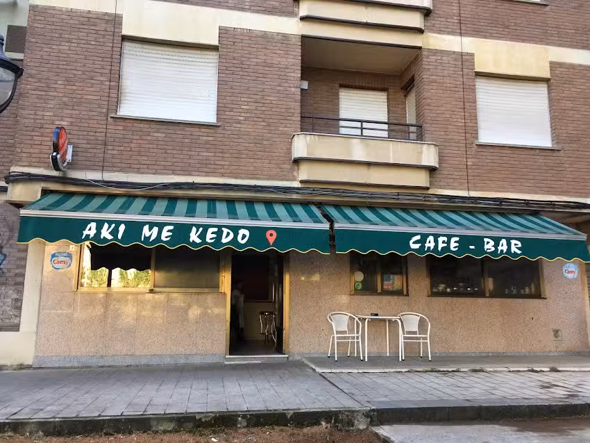 Bar AK&Iacute; ME KEDO