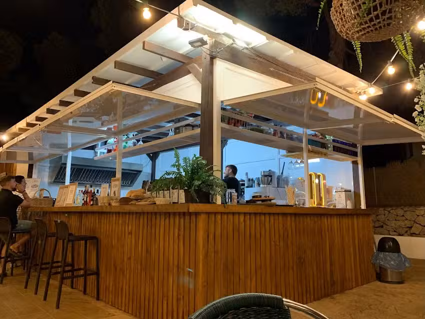 Bar Alegre Specialty coffee, brunch, and street food.