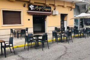 Bar Aq&iacute; Tapas.