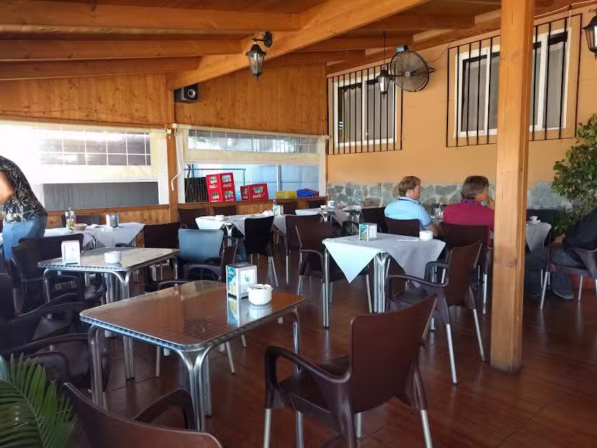 Bar &ndash; Asador Cam&iacute; Fondo