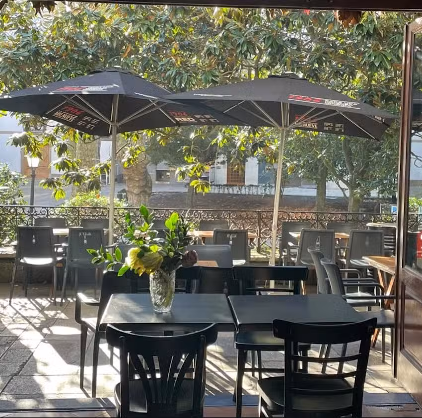 Bar Azka