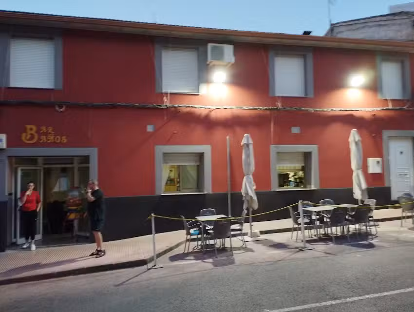 Bar Ba&ntilde;os