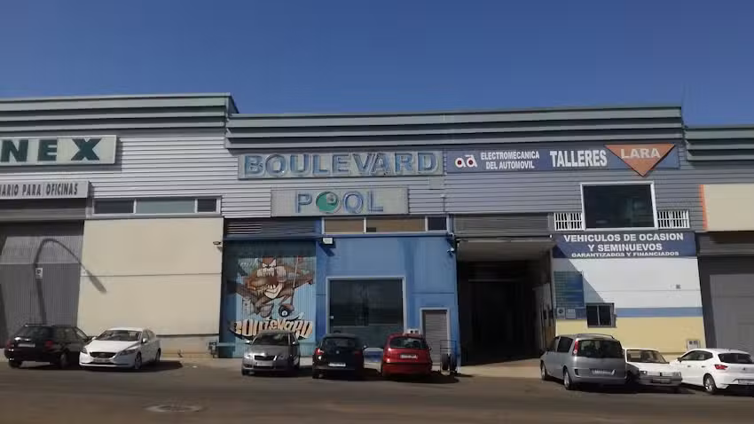 Bar Boulevard Pool