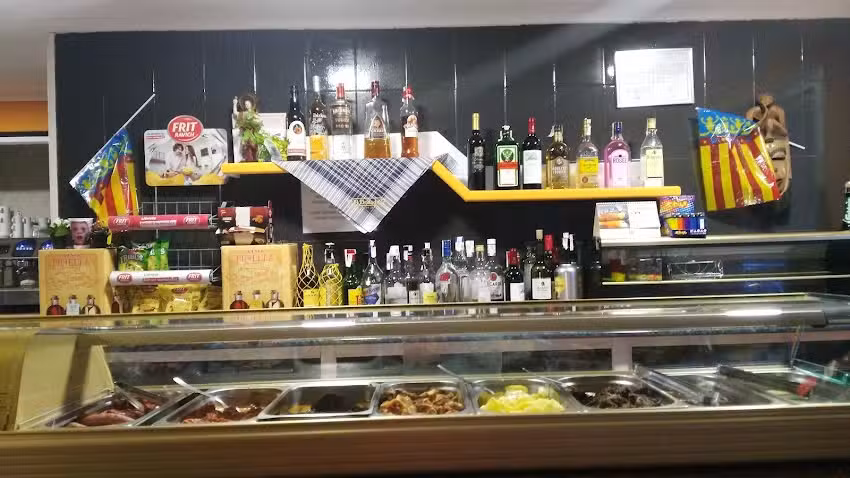 Bar-Cafe Ca&ntilde;adas