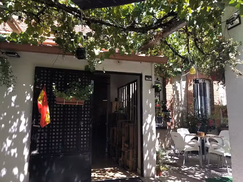 Bar Caf&eacute; Vinos