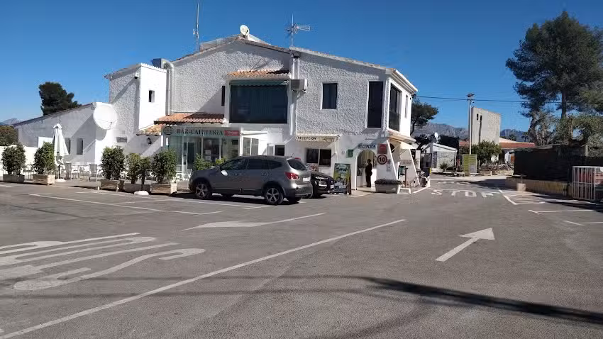 Bar-Cafeter&iacute;a