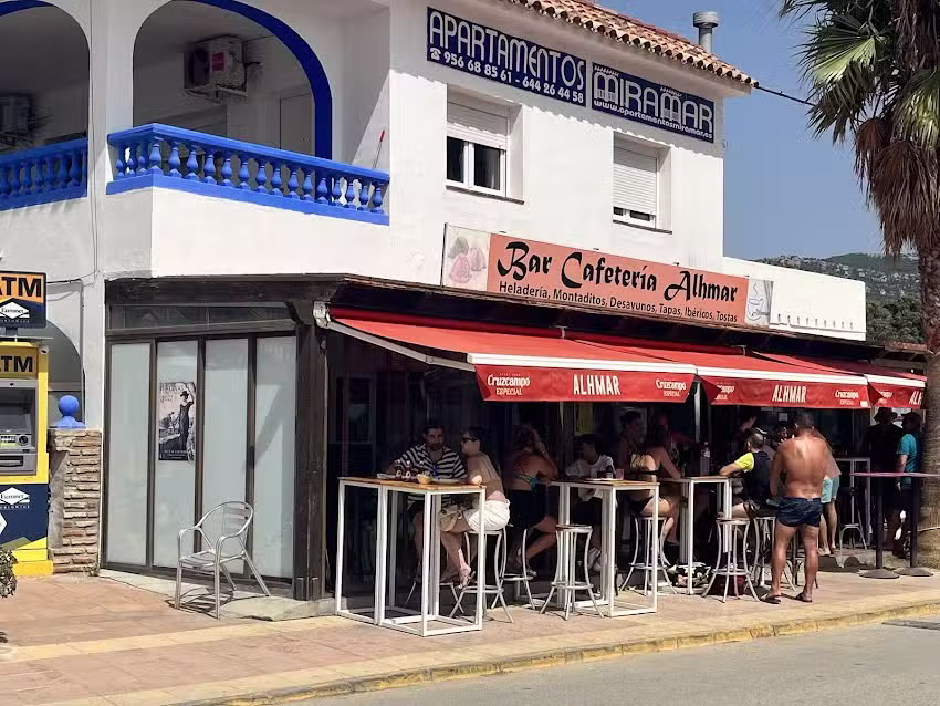 Bar Cafeter&iacute;a alhamar