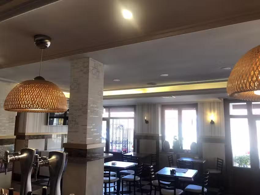 Bar Cafeter&iacute;a Avenida