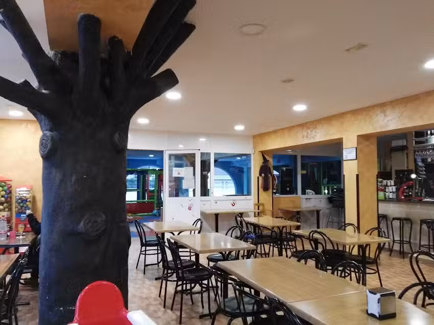 Bar-Cafeter&iacute;a Chiquipark NACAR KIDS