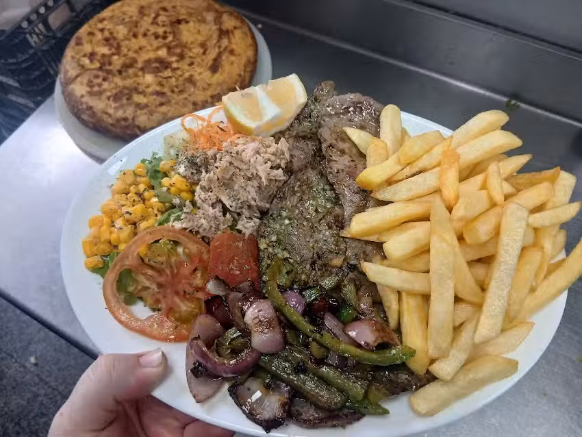 Bar, cafeteria, churrer&iacute;a hermanos lant&iacute;gua e hijos