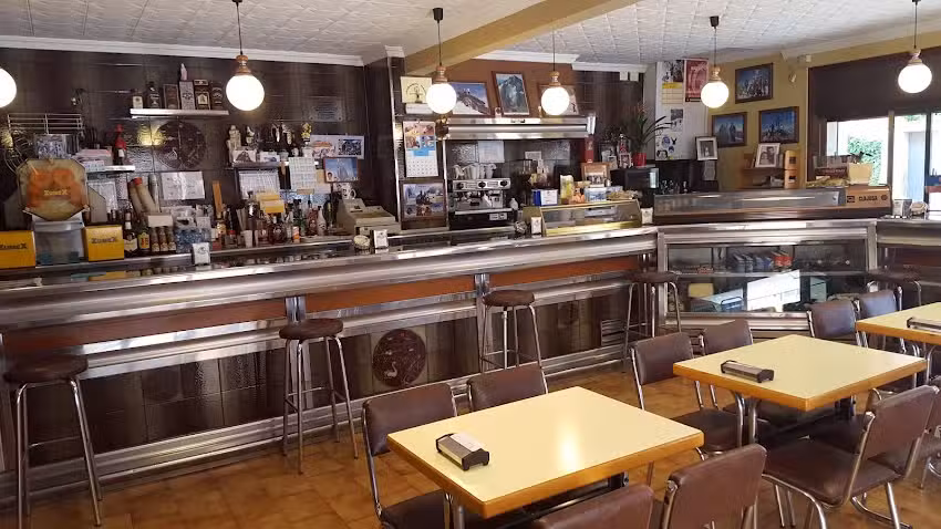 Bar Cafeteria Cuatro Esquinas