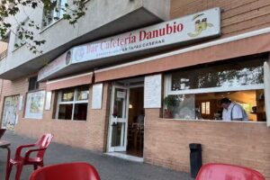 Bar Cafeter&iacute;a Danubio