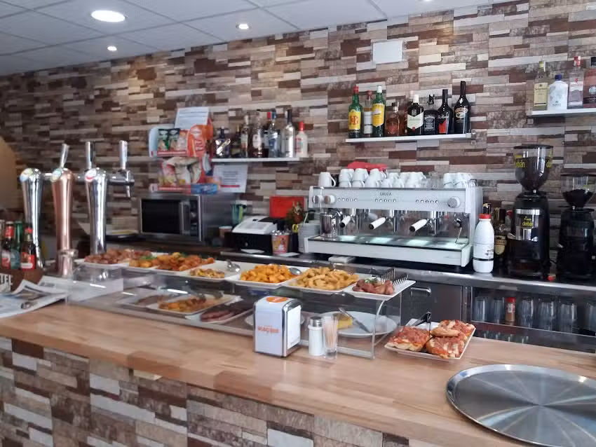 Bar Cafeter&iacute;a Daroma