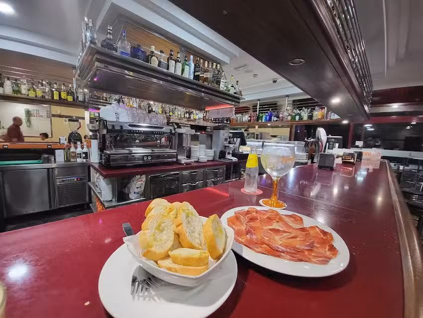 Bar Cafeter&iacute;a El Faro