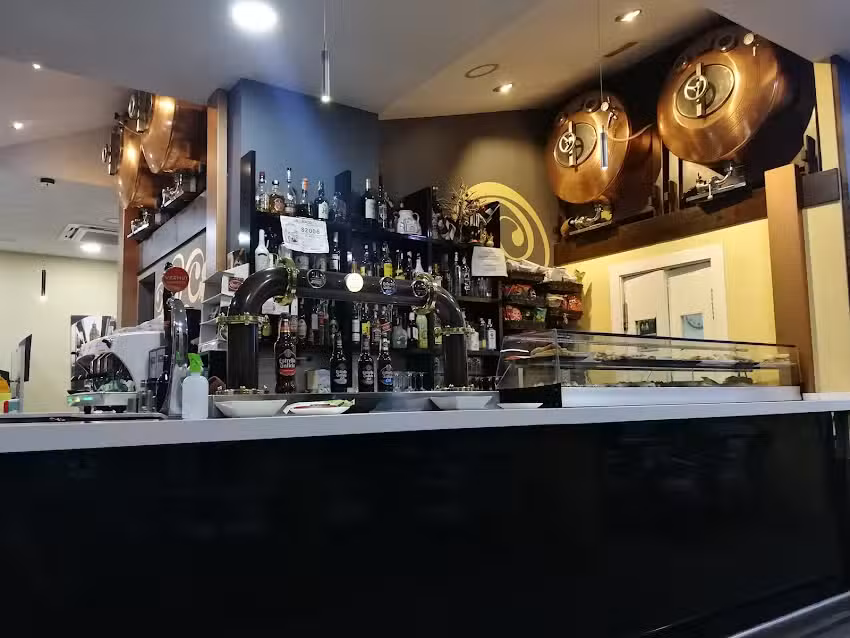 Bar Cafeter&iacute;a El Mazo