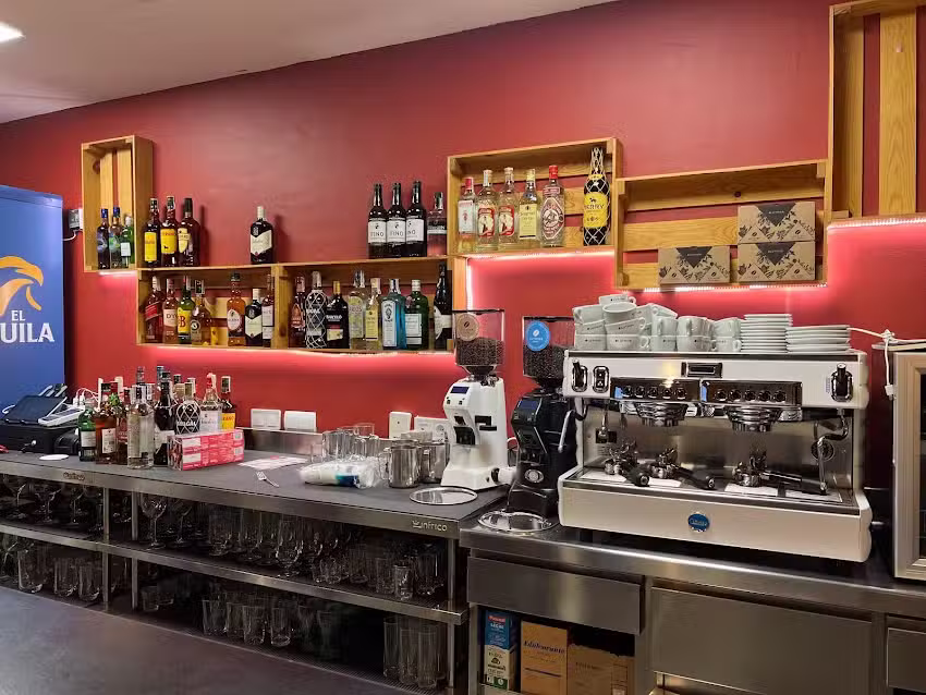 Bar Cafeter&iacute;a El Menor venta de pollos asados y comida casera para llevar