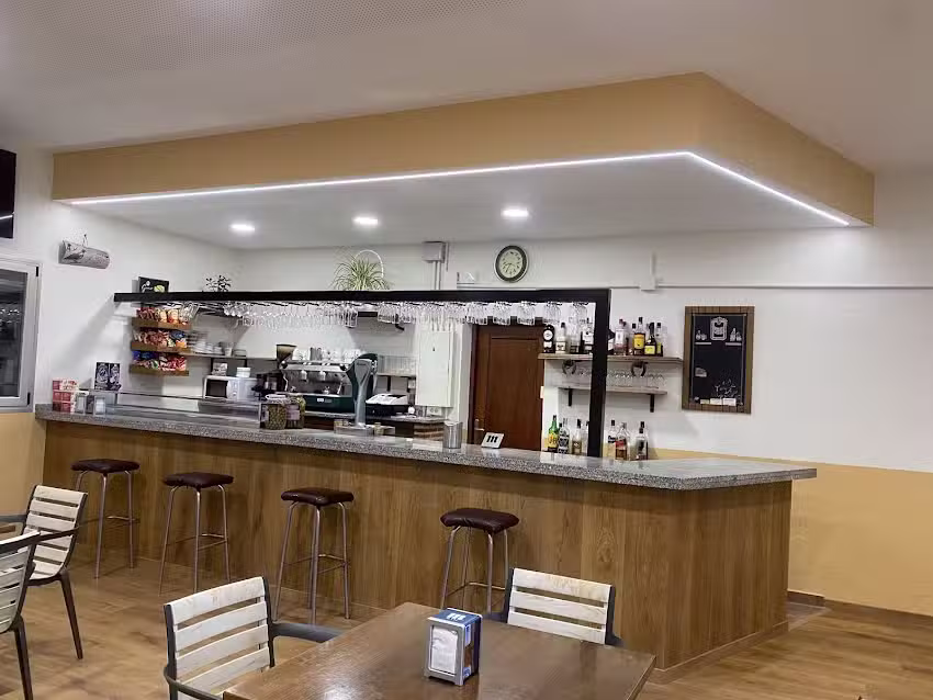 Bar Cafeter&iacute;a El Sal&oacute;n