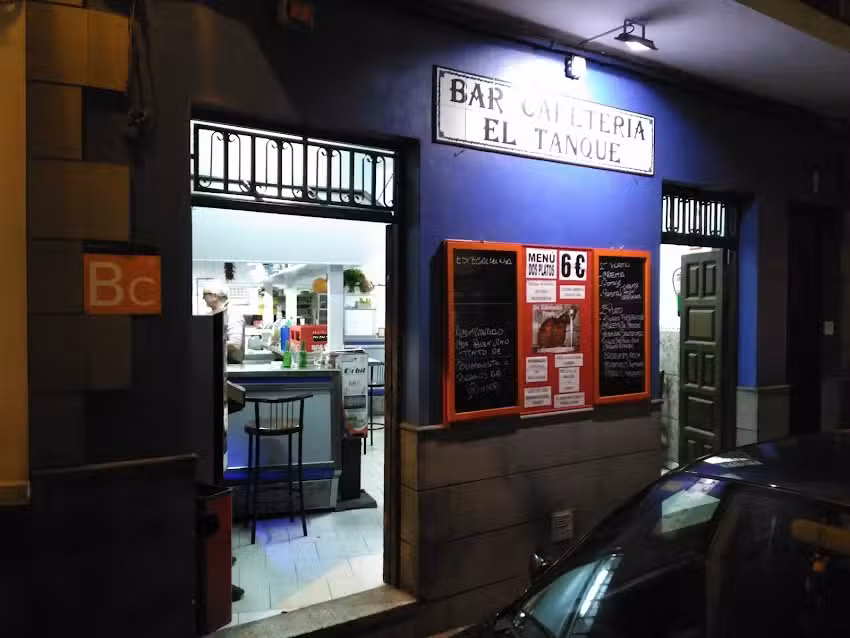 Bar Cafeter&iacute;a El Tanque
