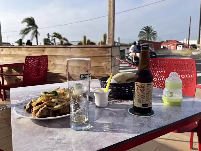 Bar Cafeter&iacute;a Helader&iacute;a Castillo de Teno